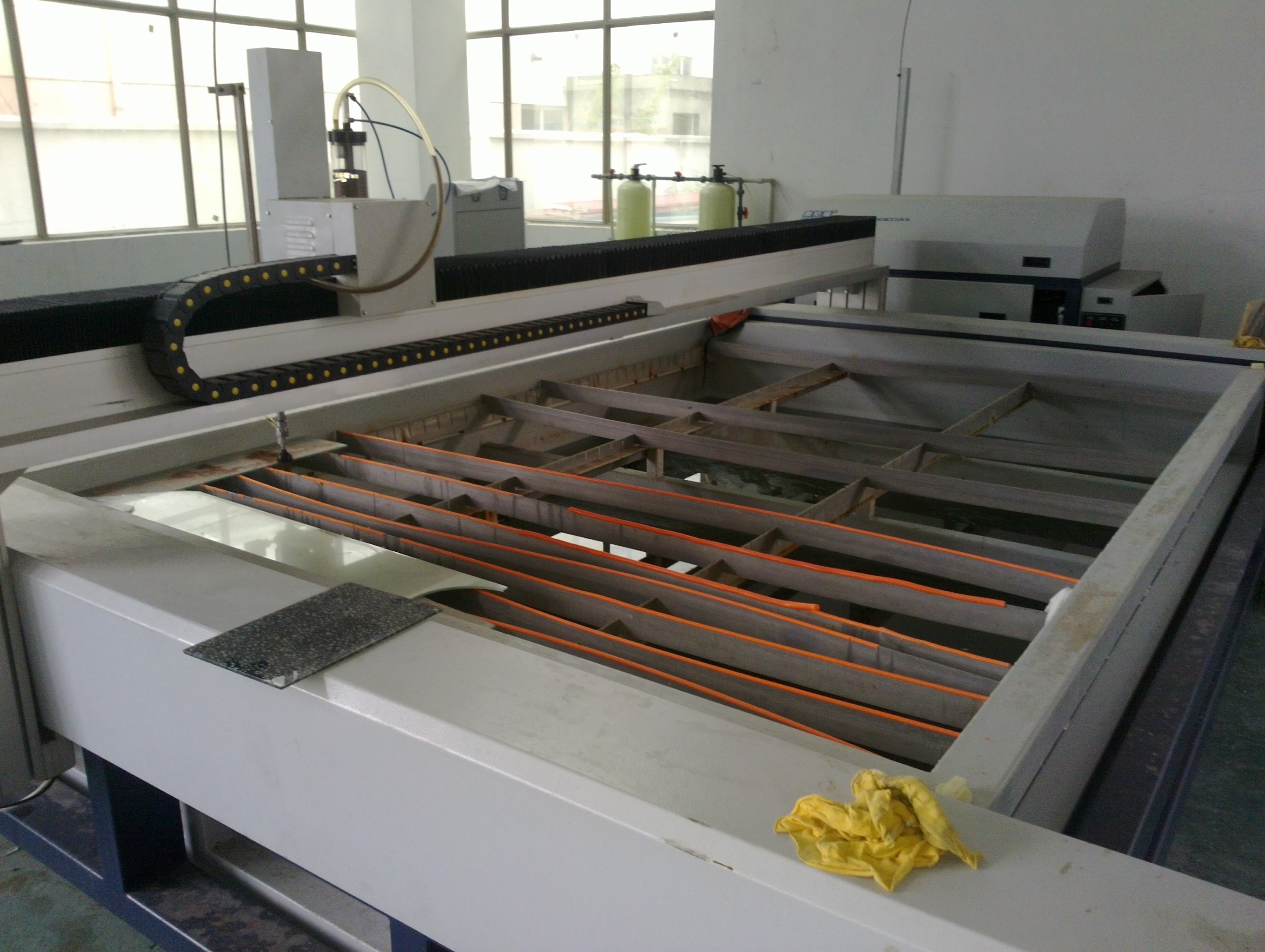  二手玻璃清洗機(jī)_二手玻璃機(jī)械 蘇州市李氏玻璃機(jī)械有限公司 http://www.lsbljx.com/ 聯(lián)系人：李治國 電話：0512-65719639 手機(jī)：18662601221 QQ：853157093 地址：江蘇省蘇州市相城區(qū)北橋鎮(zhèn)創(chuàng)業(yè)工業(yè)園 聯(lián)系電話：0512-65719639 傳真：0512-65719639 手機(jī)：18662601221